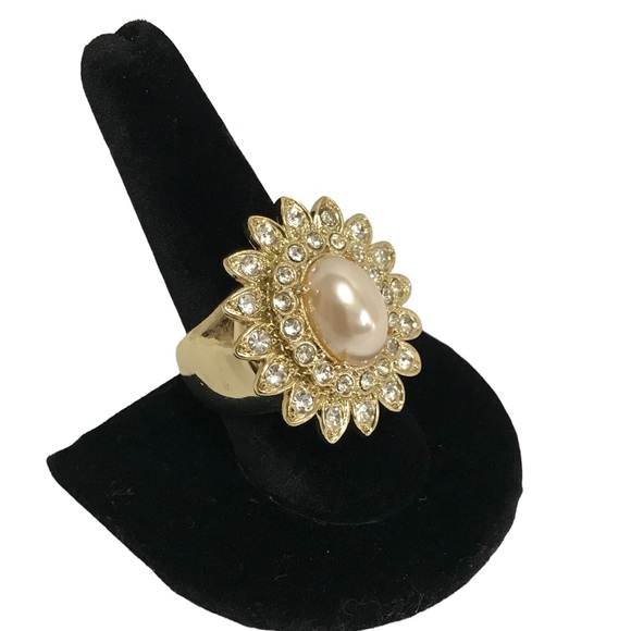 Vintage Scaasi Large Cocktail Ring Clear Crystal Faux Pearl Gold Tone Size 10 - Picture 2 of 8